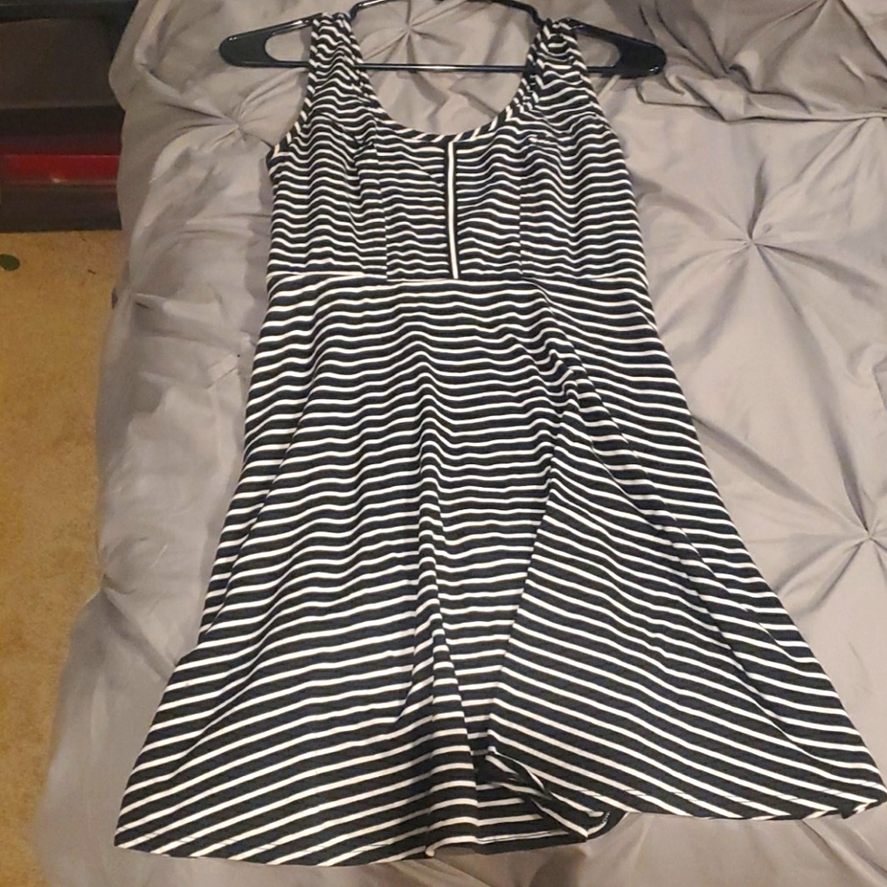 Blqck and whute striped dress
